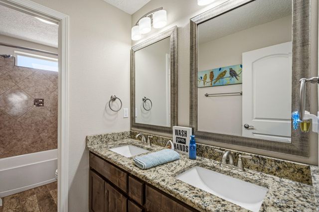 2490 Desert Sky Street SW, Los Lunas, NM 87031