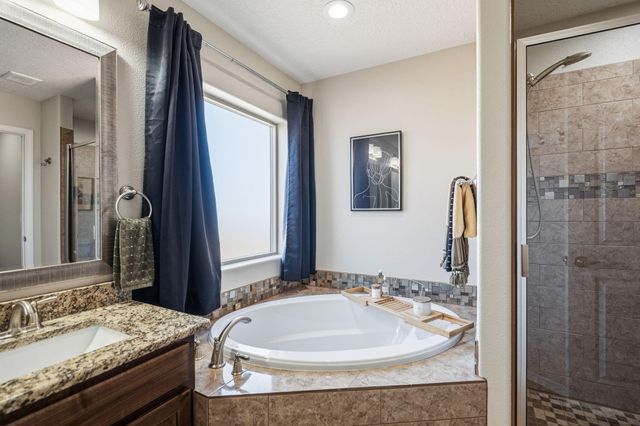 2490 Desert Sky Street SW, Los Lunas, NM 87031