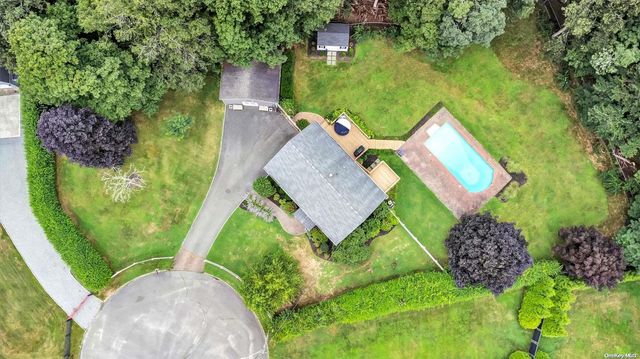 28 Mortimer Place, Eastport, NY 11941