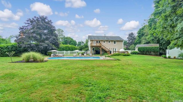 28 Mortimer Place, Eastport, NY 11941