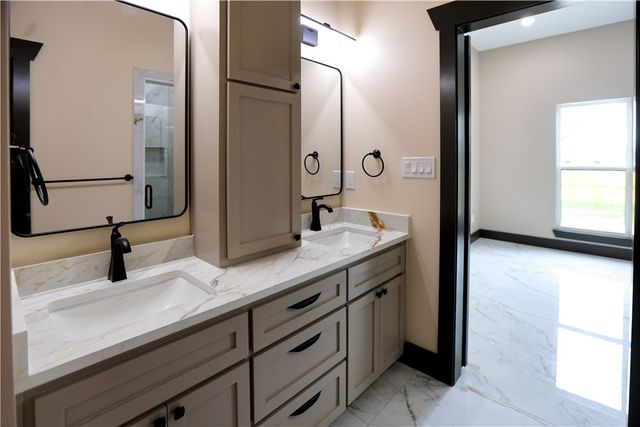 110 N Dr E E Dunlap St, San Diego, TX 78384