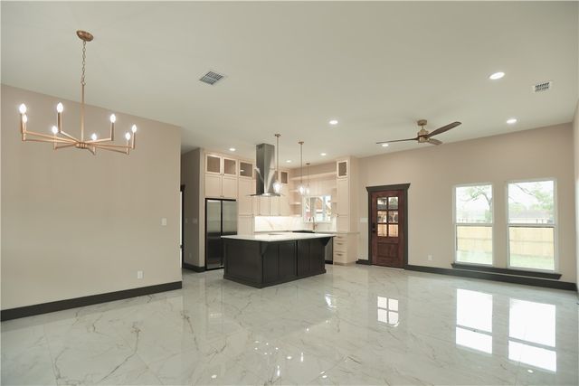110 N Dr E E Dunlap St, San Diego, TX 78384