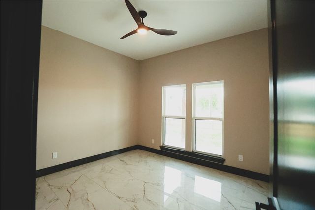 110 N Dr E E Dunlap St, San Diego, TX 78384