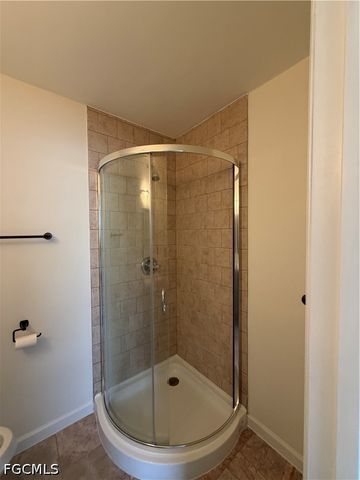9 Hamlin CT, Lehigh Acres, FL 33936