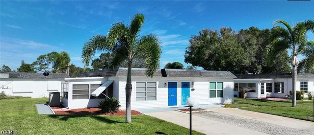 9 Hamlin CT, Lehigh Acres, FL 33936