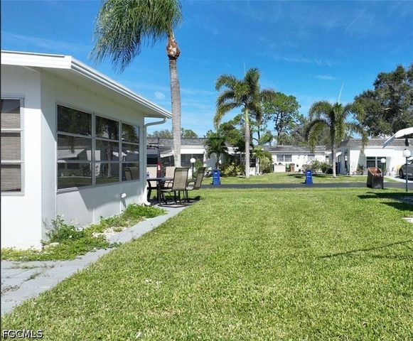 9 Hamlin CT, Lehigh Acres, FL 33936