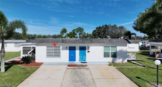 9 Hamlin CT, Lehigh Acres, FL 33936
