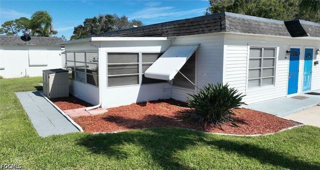 9 Hamlin CT, Lehigh Acres, FL 33936