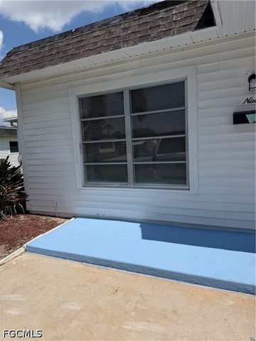 9 Hamlin CT, Lehigh Acres, FL 33936