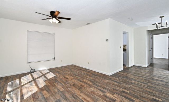 9 Hamlin CT, Lehigh Acres, FL 33936