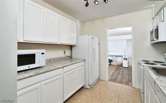 9 Hamlin CT, Lehigh Acres, FL 33936