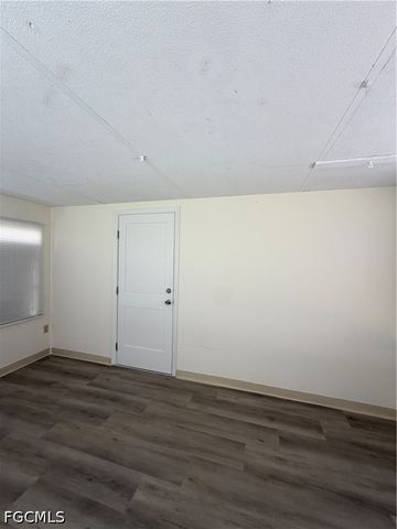 9 Hamlin CT, Lehigh Acres, FL 33936