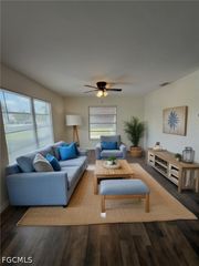 9 Hamlin CT, Lehigh Acres, FL 33936