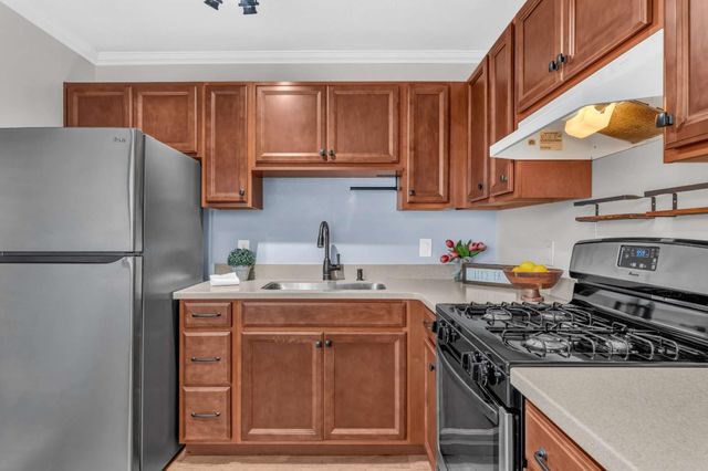 500 Glenwood Circle 313, Monterey, CA 93940