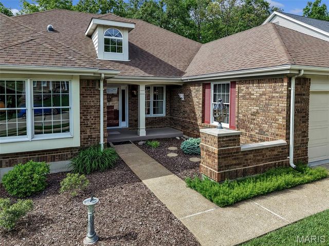 2359 Fairoyal Drive, St Louis, MO 63131