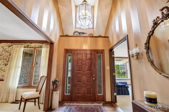 2359 Fairoyal Drive, St Louis, MO 63131
