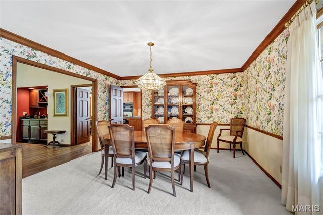 2359 Fairoyal Drive, St Louis, MO 63131