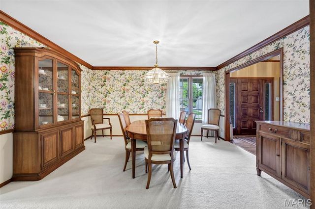 2359 Fairoyal Drive, St Louis, MO 63131