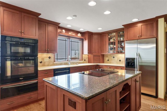 2359 Fairoyal Drive, St Louis, MO 63131