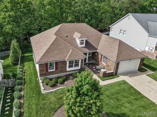 2359 Fairoyal Drive, St Louis, MO 63131