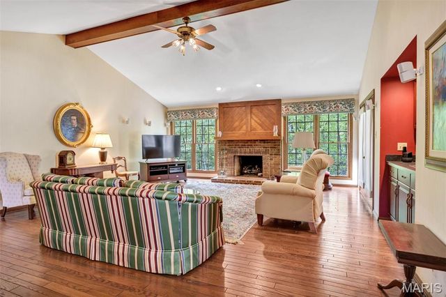 2359 Fairoyal Drive, St Louis, MO 63131