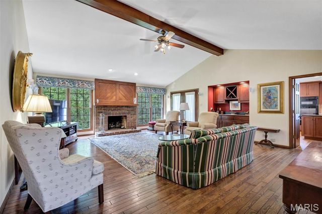 2359 Fairoyal Drive, St Louis, MO 63131
