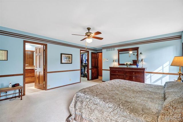 2359 Fairoyal Drive, St Louis, MO 63131
