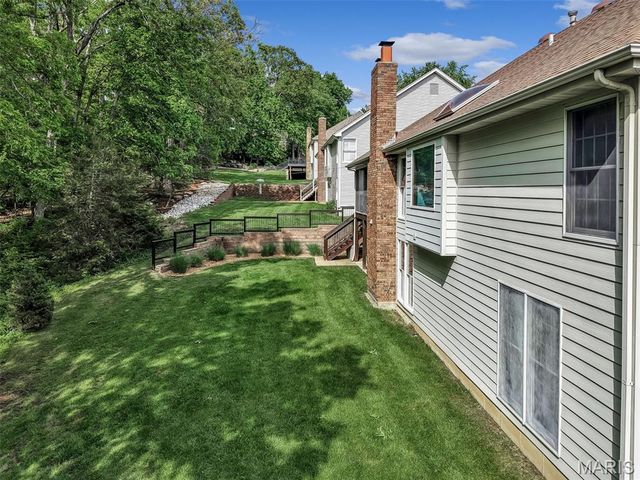 2359 Fairoyal Drive, St Louis, MO 63131