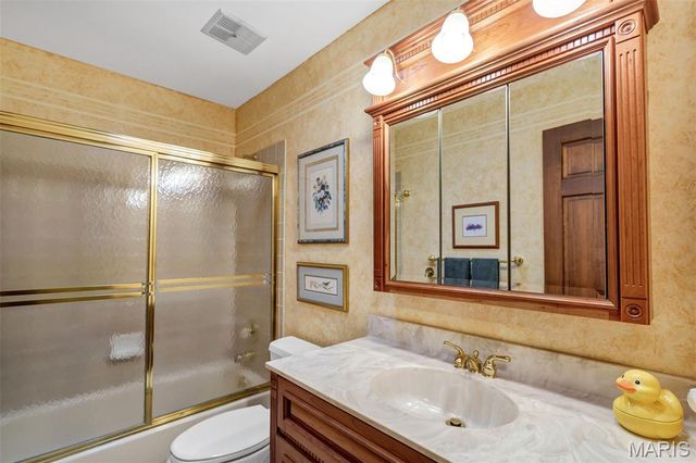 2359 Fairoyal Drive, St Louis, MO 63131