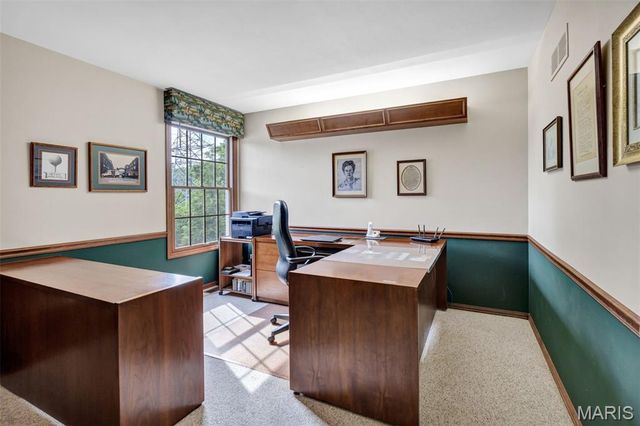 2359 Fairoyal Drive, St Louis, MO 63131