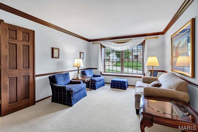 2359 Fairoyal Drive, St Louis, MO 63131