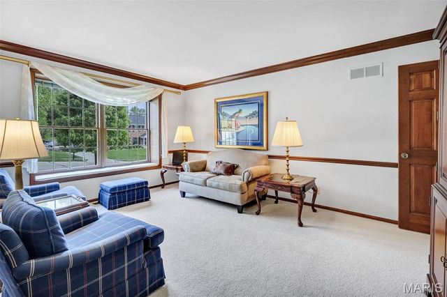 2359 Fairoyal Drive, St Louis, MO 63131