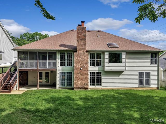 2359 Fairoyal Drive, St Louis, MO 63131
