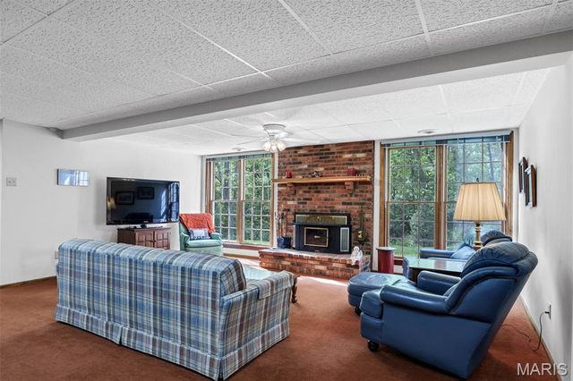 2359 Fairoyal Drive, St Louis, MO 63131