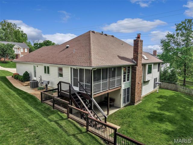 2359 Fairoyal Drive, St Louis, MO 63131