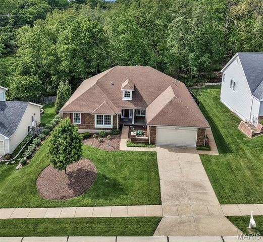 2359 Fairoyal Drive, St Louis, MO 63131