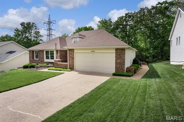 2359 Fairoyal Drive, St Louis, MO 63131