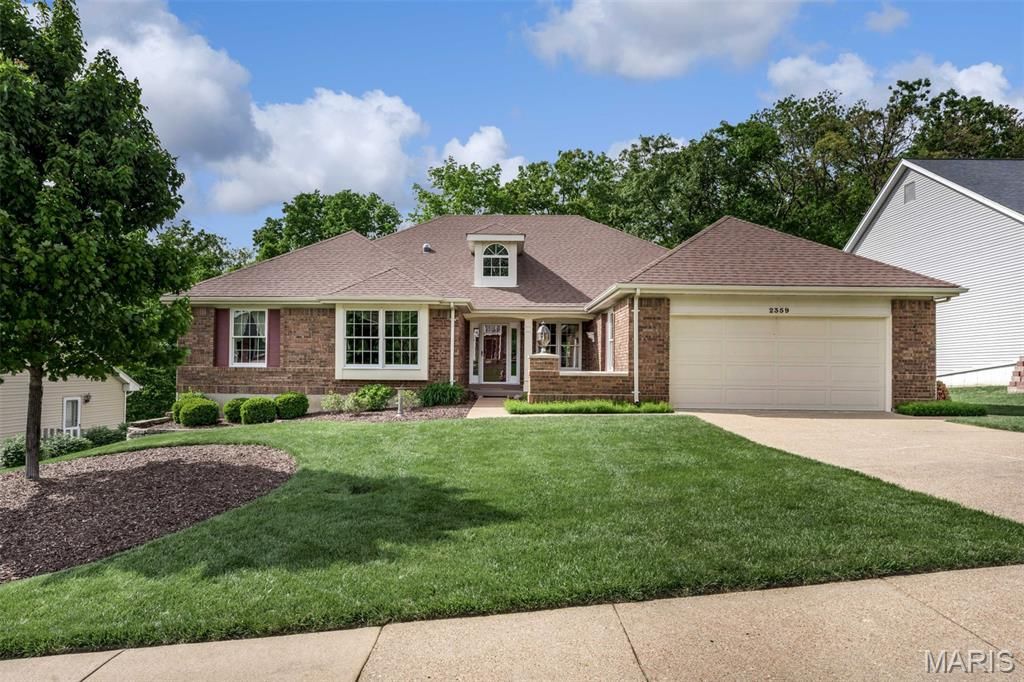 2359 Fairoyal Drive, St Louis, MO 63131