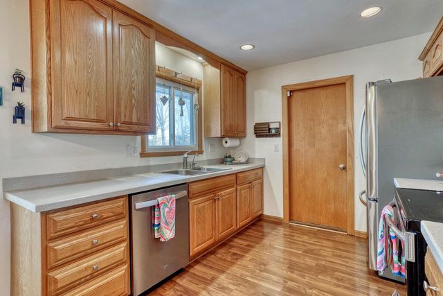 W189N5050 Crest View TERRACE, Menomonee Falls, WI 53051