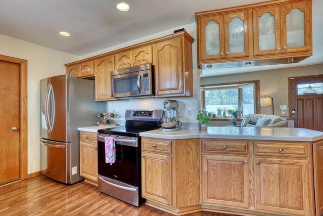 W189N5050 Crest View TERRACE, Menomonee Falls, WI 53051