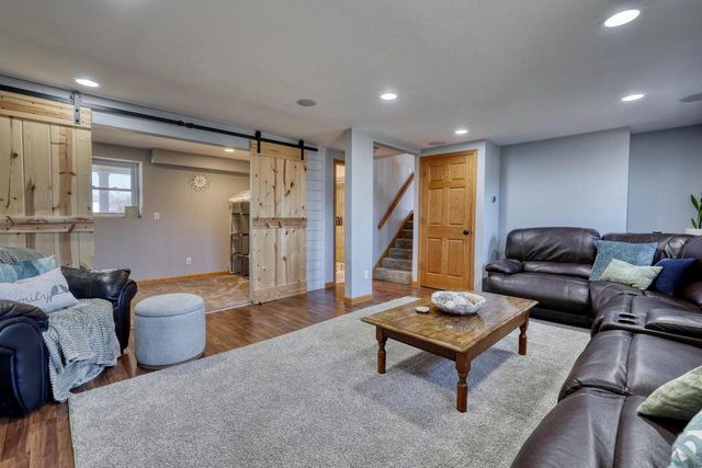 W189N5050 Crest View TERRACE, Menomonee Falls, WI 53051