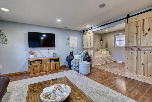 W189N5050 Crest View TERRACE, Menomonee Falls, WI 53051