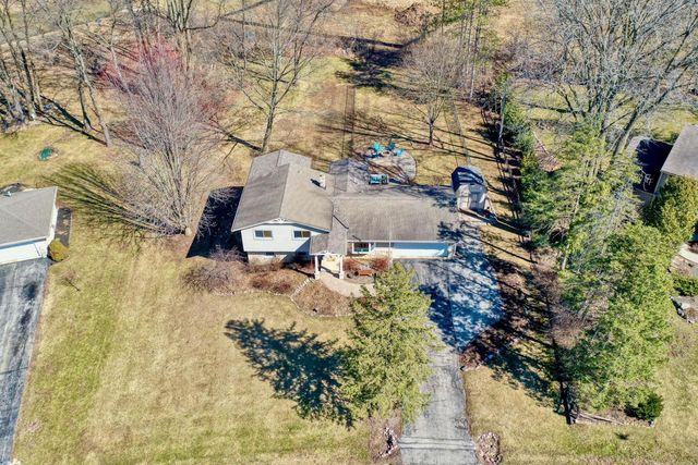 W189N5050 Crest View TERRACE, Menomonee Falls, WI 53051