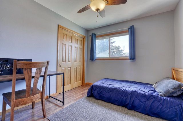 W189N5050 Crest View TERRACE, Menomonee Falls, WI 53051