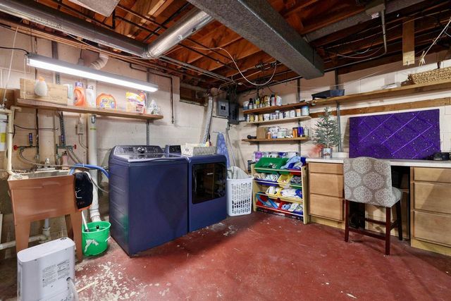 W189N5050 Crest View TERRACE, Menomonee Falls, WI 53051