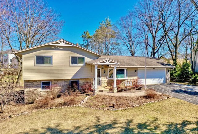 W189N5050 Crest View TERRACE, Menomonee Falls, WI 53051