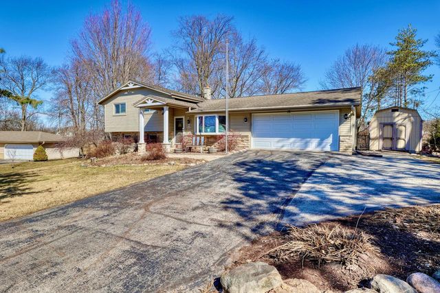 W189N5050 Crest View TERRACE, Menomonee Falls, WI 53051
