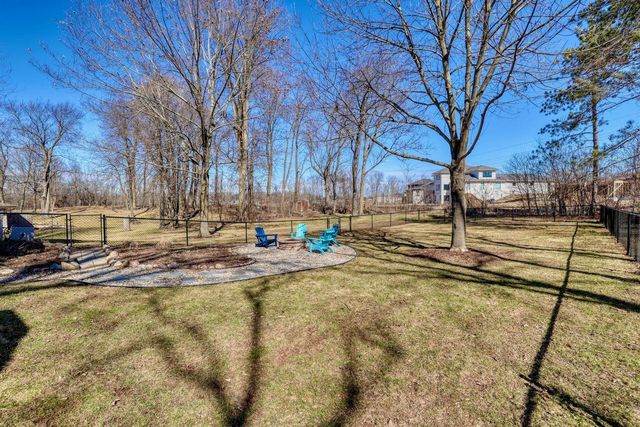 W189N5050 Crest View TERRACE, Menomonee Falls, WI 53051