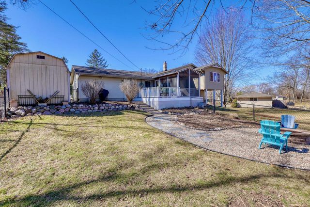 W189N5050 Crest View TERRACE, Menomonee Falls, WI 53051