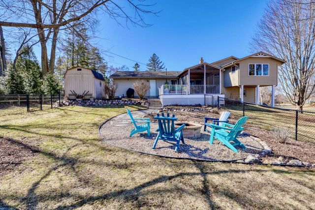 W189N5050 Crest View TERRACE, Menomonee Falls, WI 53051